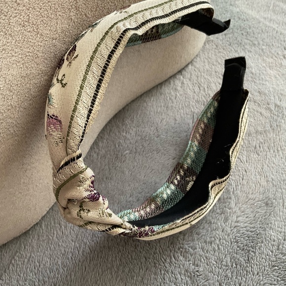 Floral Embroidered Headband - Picture 3 of 4